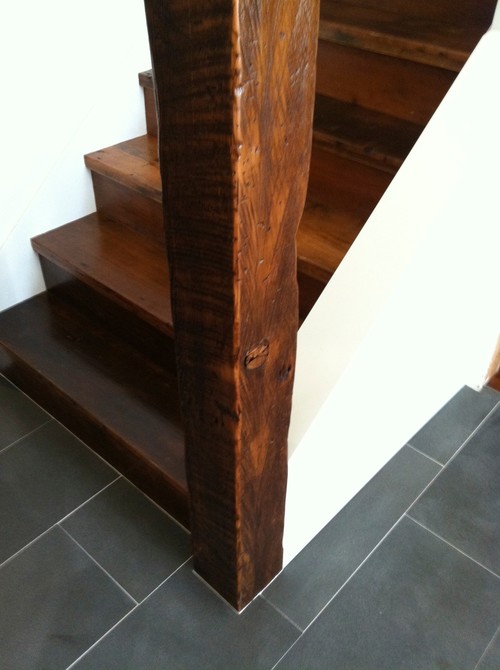 contemporary-staircase-jpg-4b2a06e913c289a2e32a518fede41287