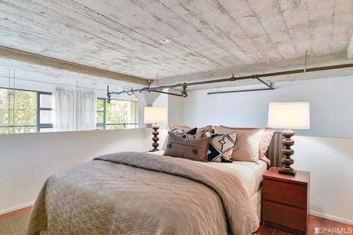 transitional-bedroom-jpg-1b06ed085d28277556000a8c3f27f1ae